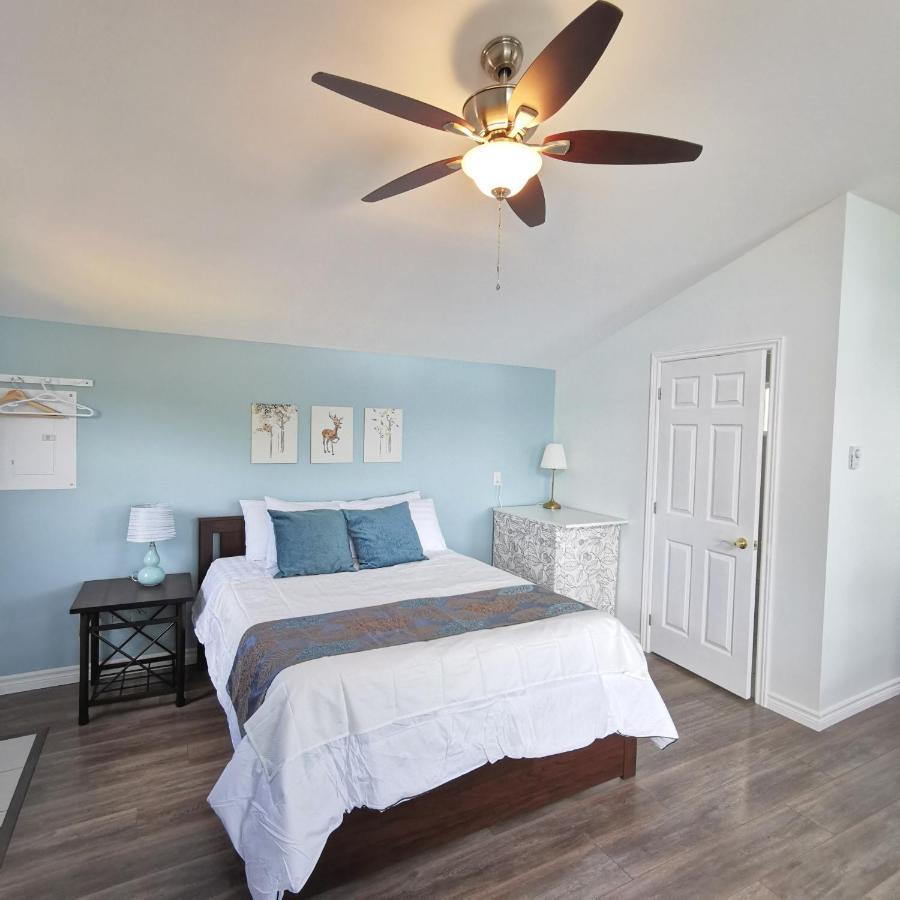 Knotty Pine Ocean Front - Adults Only Lodge *