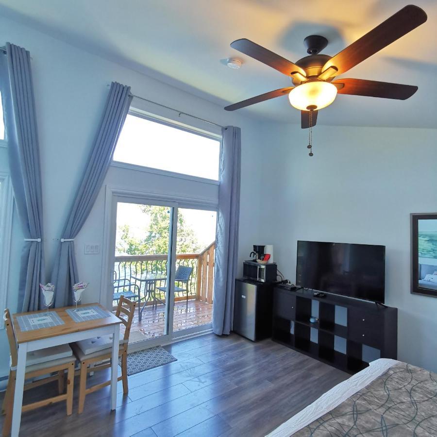 Lodge Knotty Pine Ocean Front - Adults Only