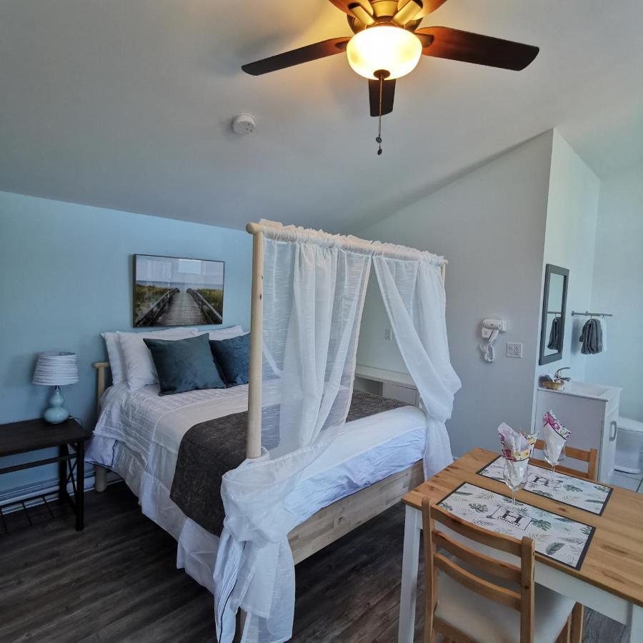 Lodge Knotty Pine Ocean Front - Adults Only Ingonish
