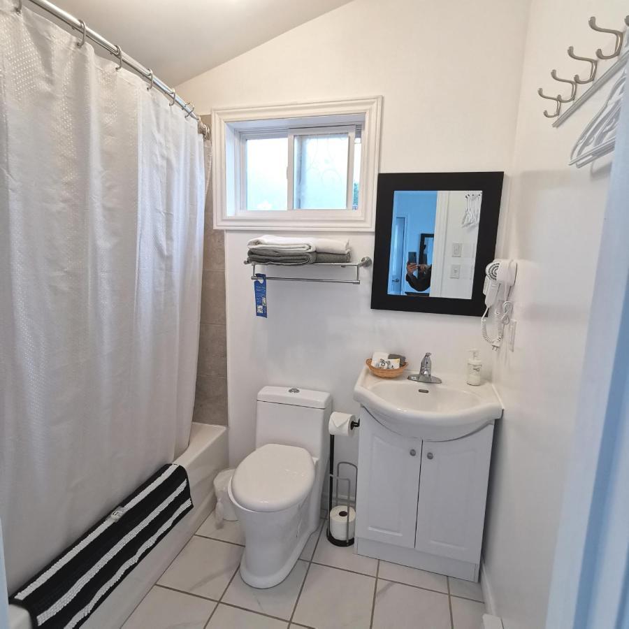 Knotty Pine Ocean Front - Adults Only Lodge Ingonish